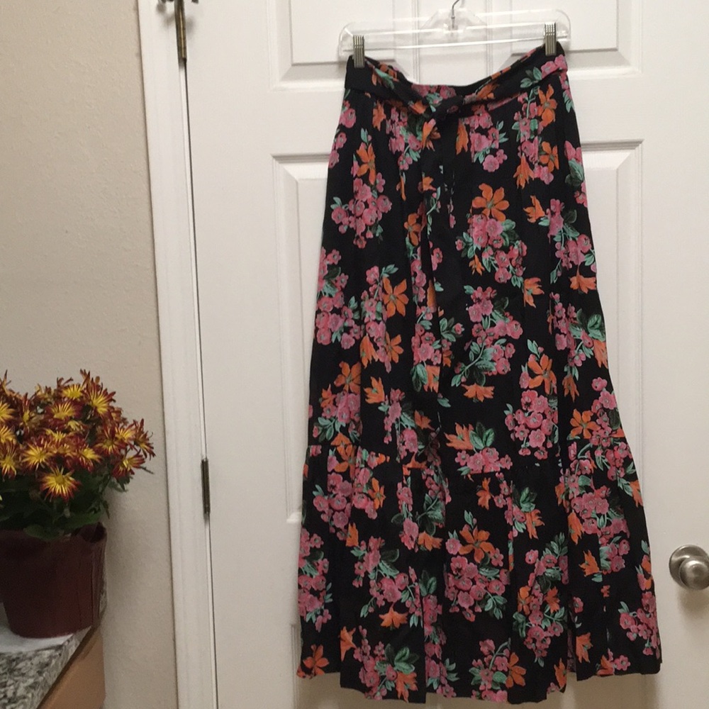 Maxi Floral Skirt, size-6,Lined, ties in front